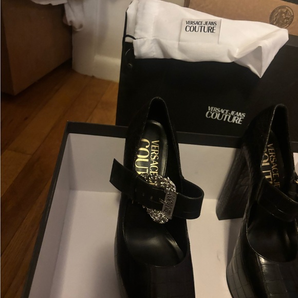 Versace Jeans Collection Black Croc-Embossed heels - Picture 4 of 12